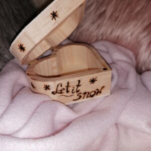 Herzdose aus Holz mit Motiv - Let it Snow - Handarbeit, gebrannt