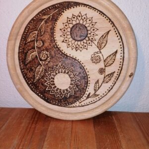 Holzteller mit verschiedenen Motiven - Handarbeit, gebrannt